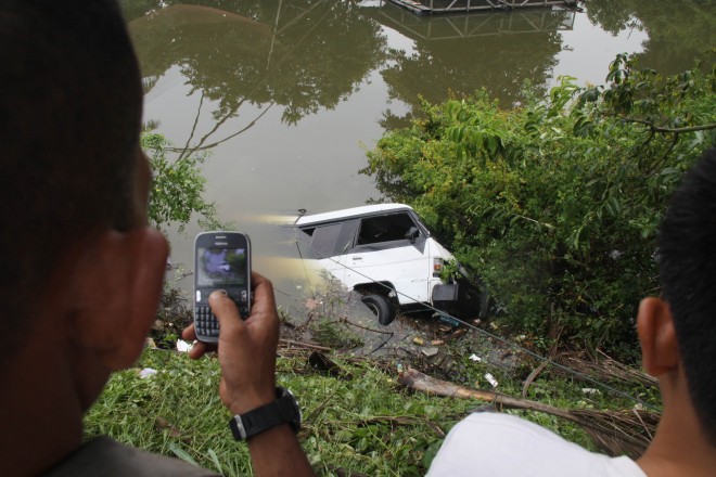 Kondisi mobil yang terjun ke Sungai Buluran
